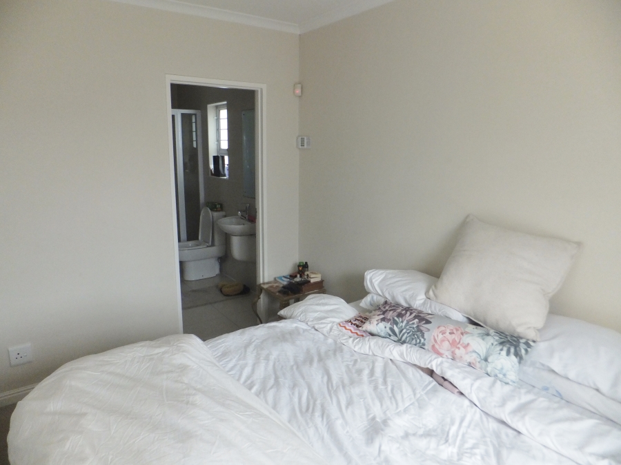 To Let 3 Bedroom Property for Rent in Sunningdale Western Cape